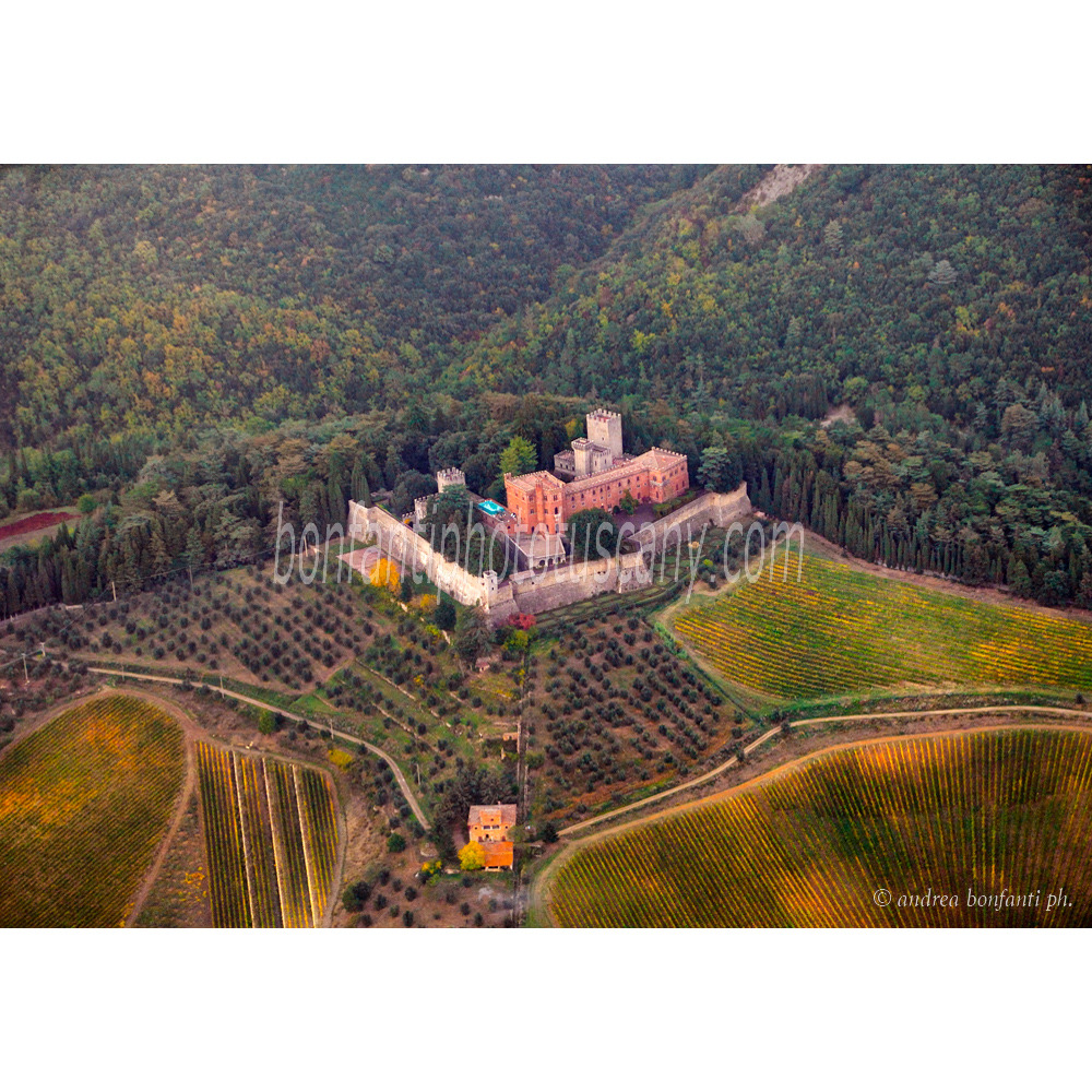 andrea bonfanti ph © chateau de Brolio  vue aérienne ( Sienne) Toscane andrea bonfanti ph © chateau de Brolio  vue aérienne ( Sienne) Toscane
