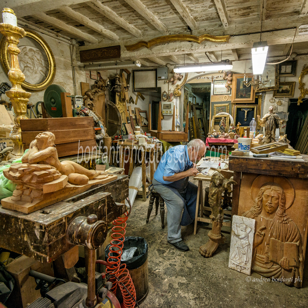 andrea bonfanti ph © atelier d'artisan dans le quartier de Santo Spirito Florence