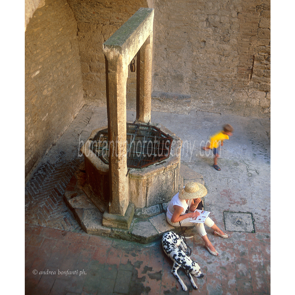 andrea bonfanti ph © cour intérieure du  palazzo comunale de San Gimignano andrea bonfanti ph © cour intérieure du  palazzo comunale de San Gimignano
