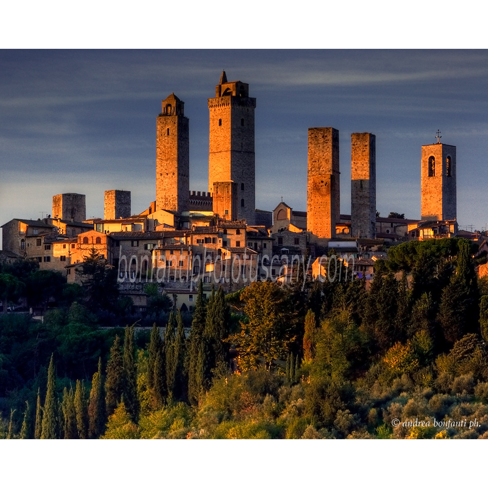 andrea bonfanti ph © tours de San Gimignano à l'aube andrea bonfanti ph © tours de San Gimignano à l'aube