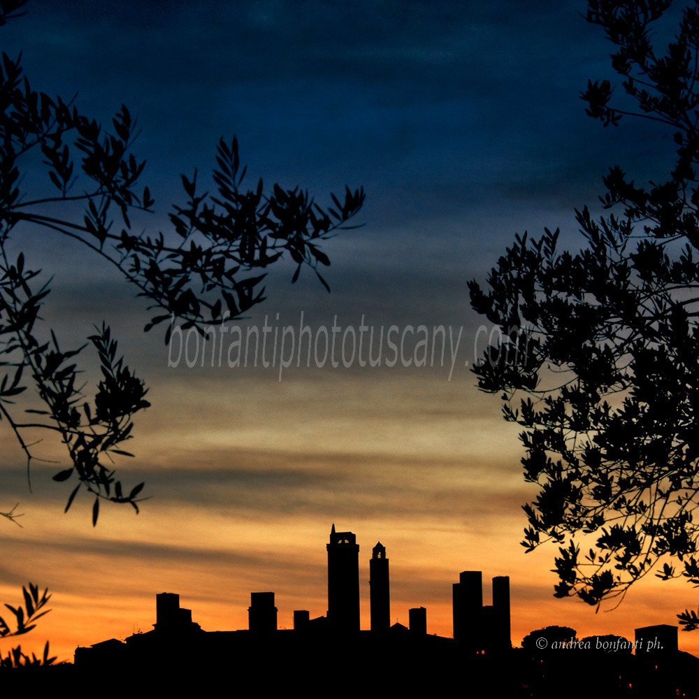 andrea bonfanti ph © tours de San Gimignano au coucher de soleil andrea bonfanti ph © tours de San Gimignano au coucher de soleil