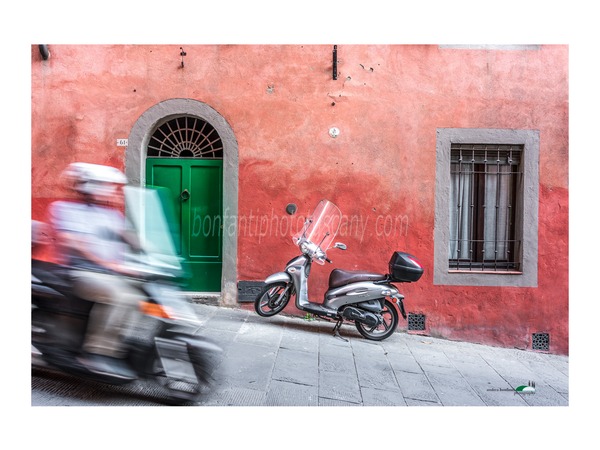 andrea bonfanti ph © street scene in siena.jpg