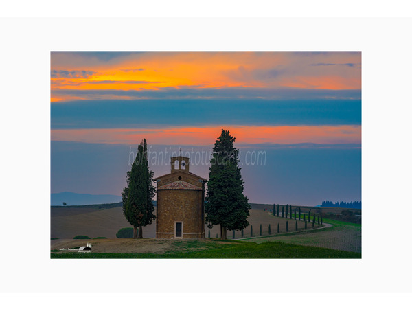 la cappella di vitaleta in val d'orcia al tramonto.jpg