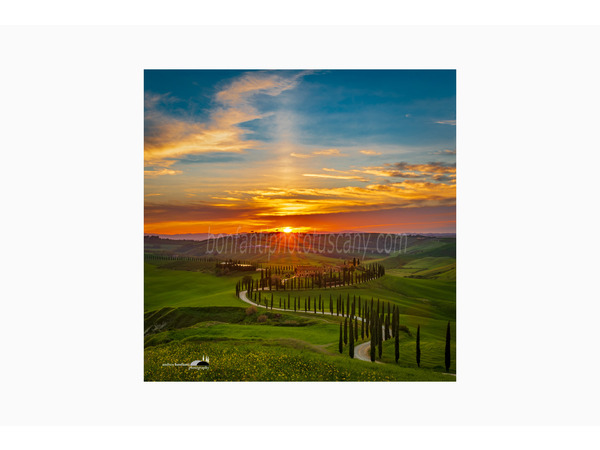 tramonto primaverile a baccoleno nelle crete senesi.jpg